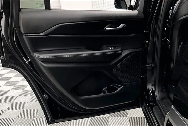 Used 2025 Diamond Black Crystal Pearlcoat Jeep Altitude image 22