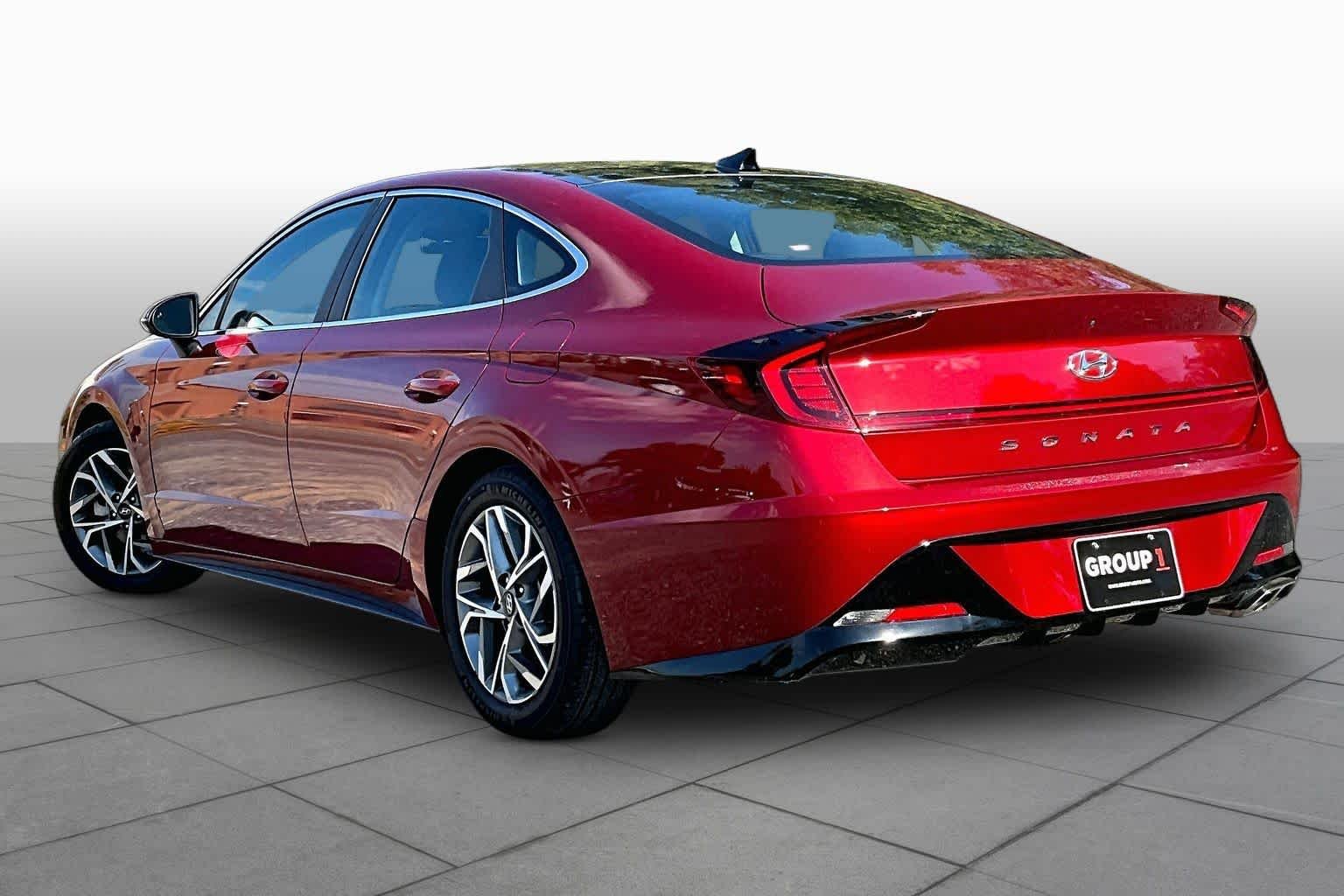 Used 2023 Ultimate Red Hyundai SEL image 12