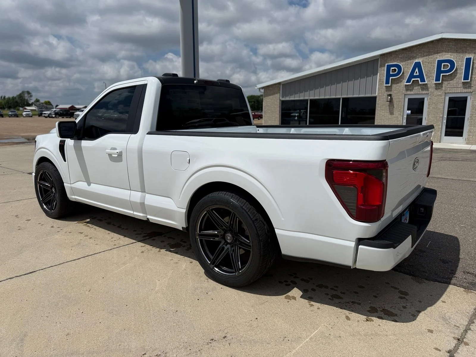 New 2026 Oxford White Ford XL image 5