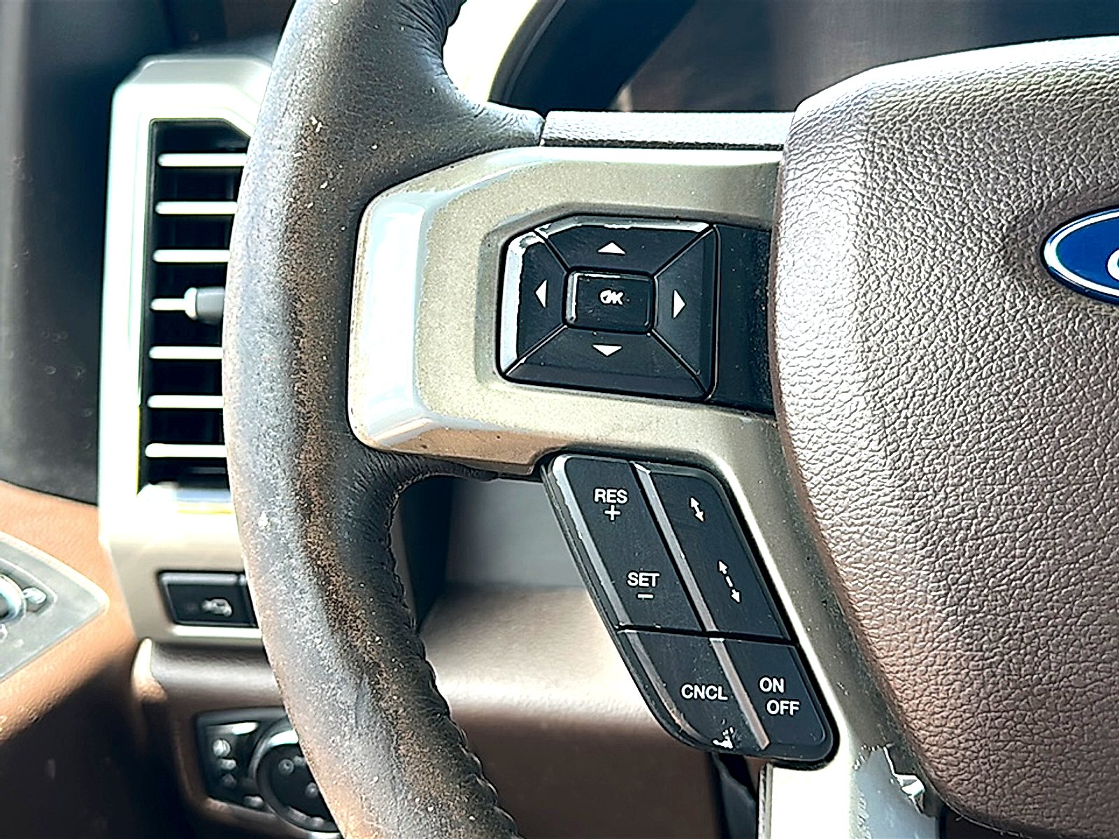 Used 2018 Guard Metallic Ford King Ranch image 30