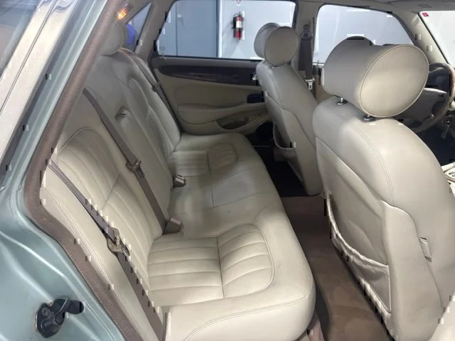 Used 2000 Gold Jaguar Base image 21