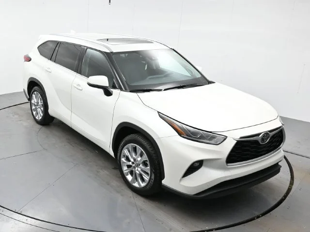 Used 2021 Blizzard Pearl Toyota Limited image 32