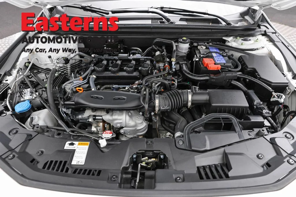 Used 2025 White Honda SE image 7