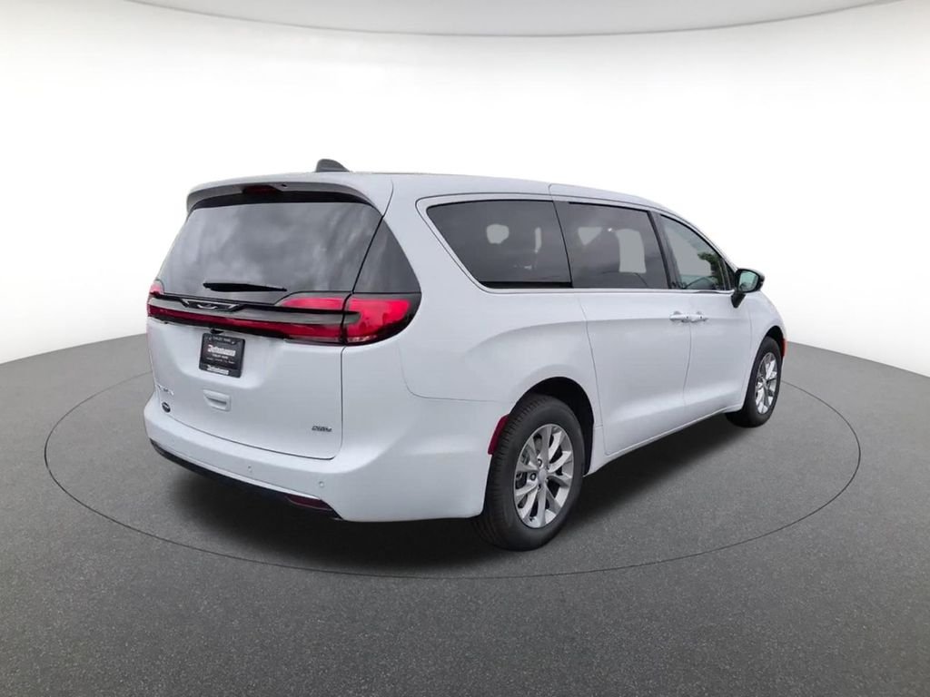 New 2027 Bright White Clearcoat Chrysler Select image 7