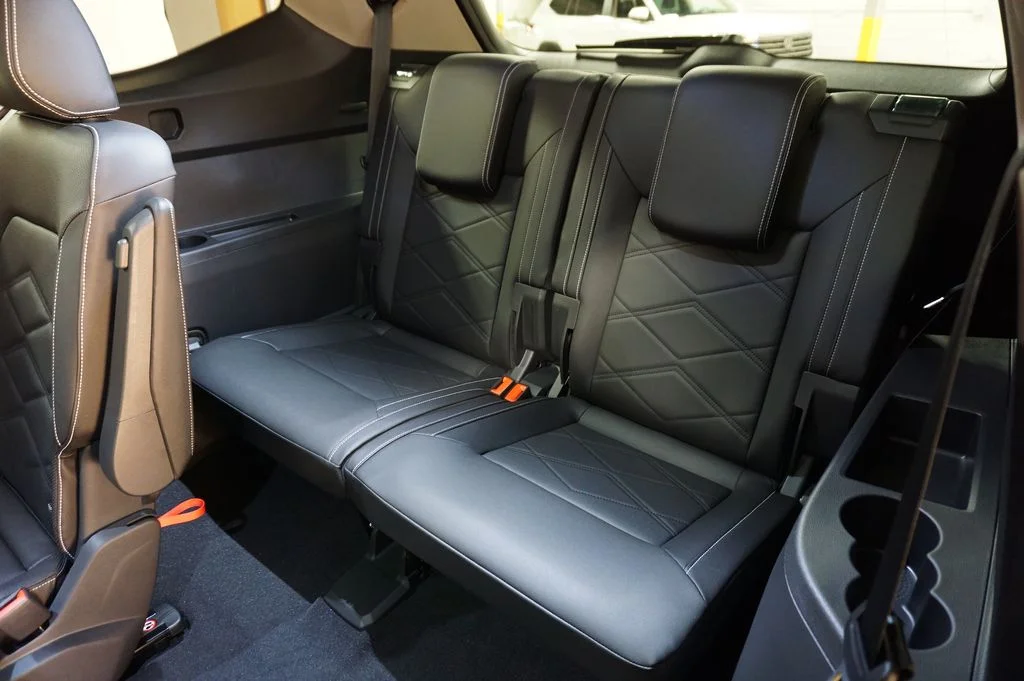 New 2026 Black Volkswagen 2.0T SE w/Technology image 12