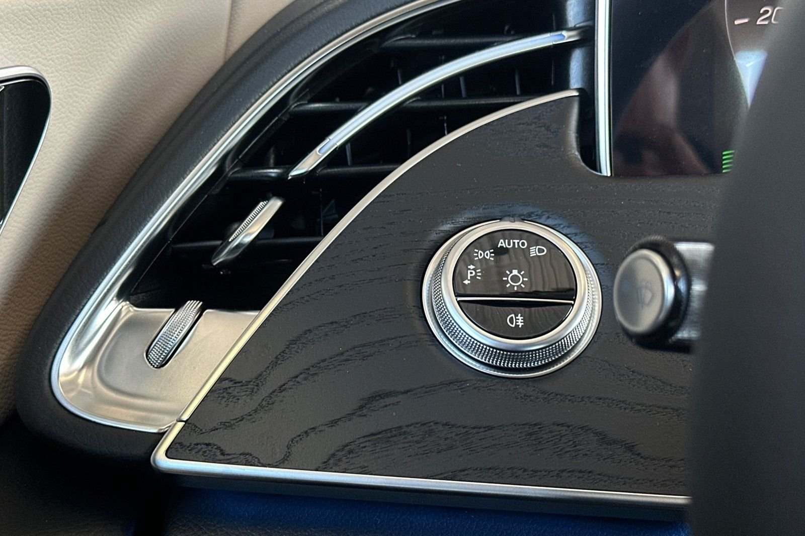 2026 Mercedes-Benz E-Class E350 - Photo 30