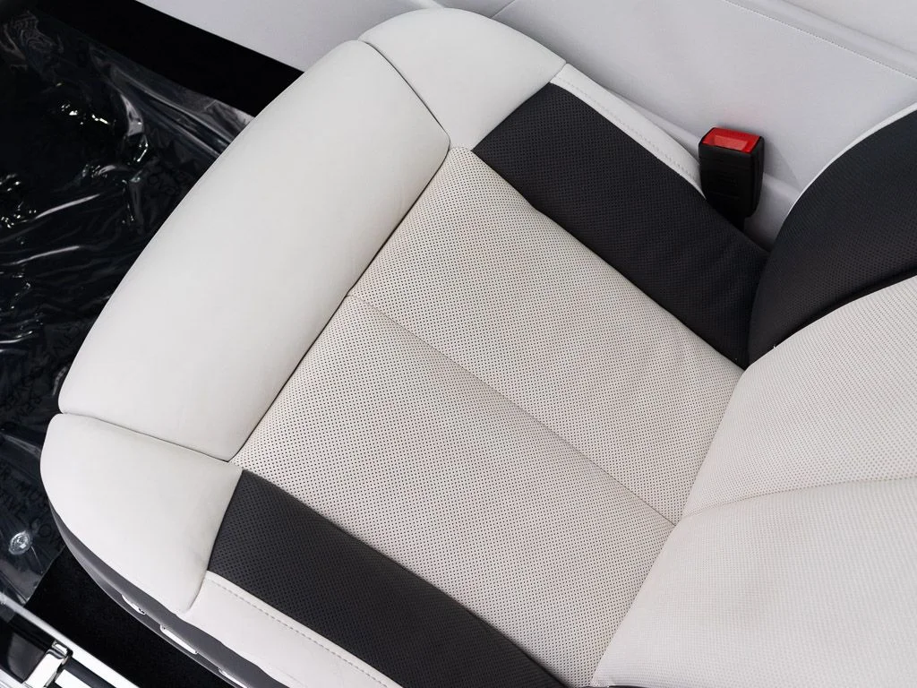 Certified Used 2023 Bespoke Crystal over Arctic White Rolls-Royce  image 20