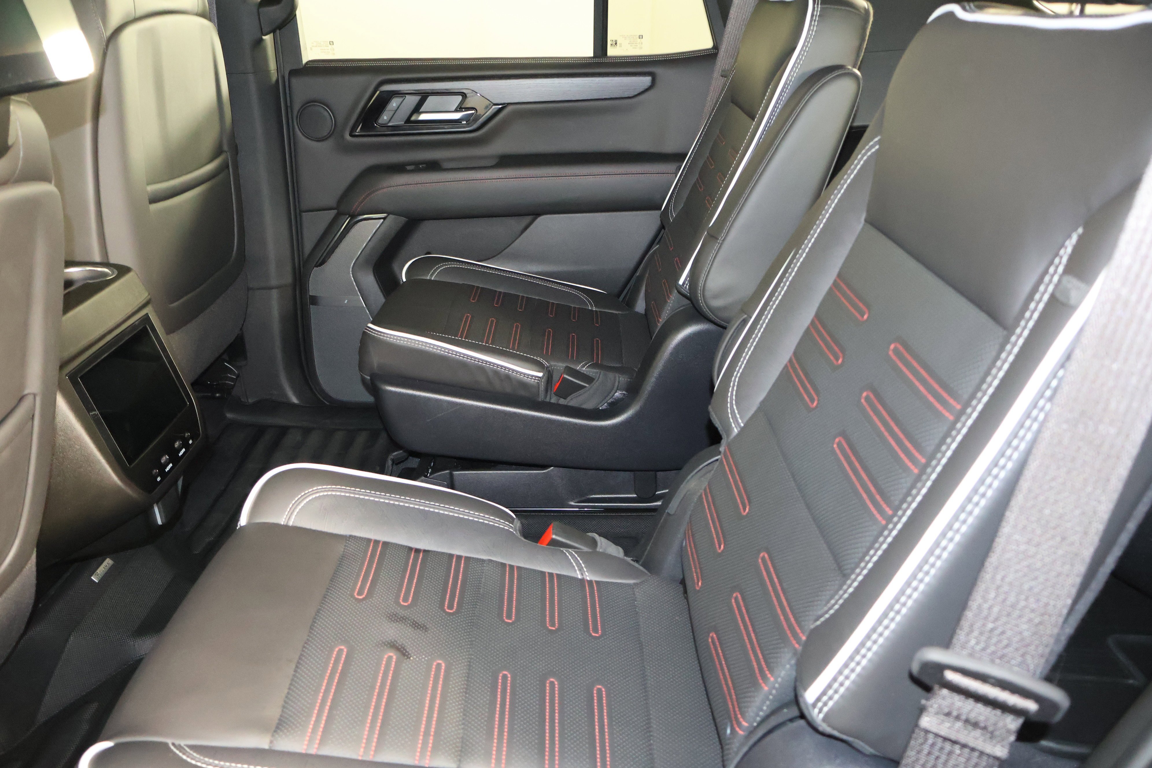 2025 GMC Yukon AT4 Ultimate - Photo 53