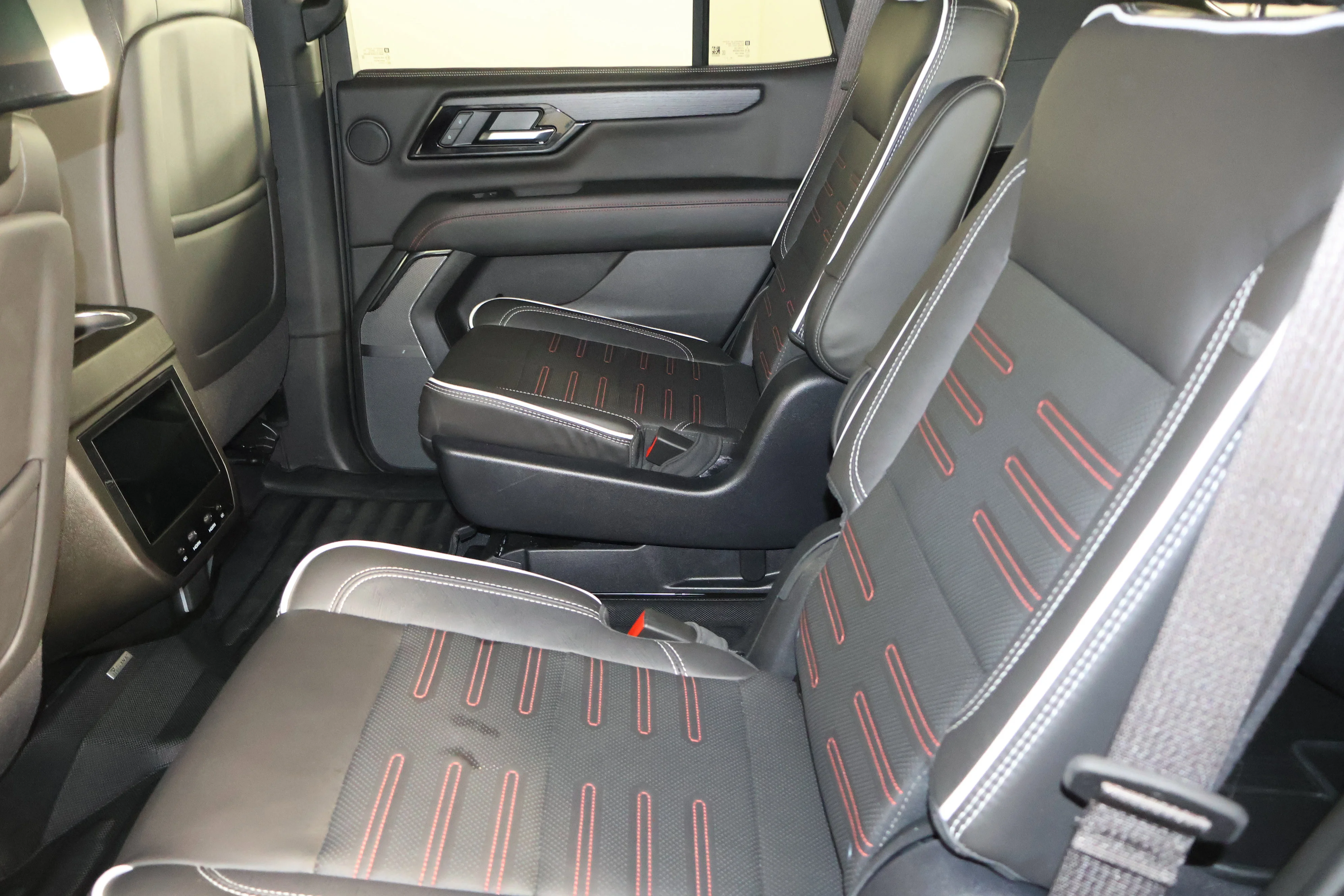2025 GMC Yukon AT4 Ultimate - Photo 53