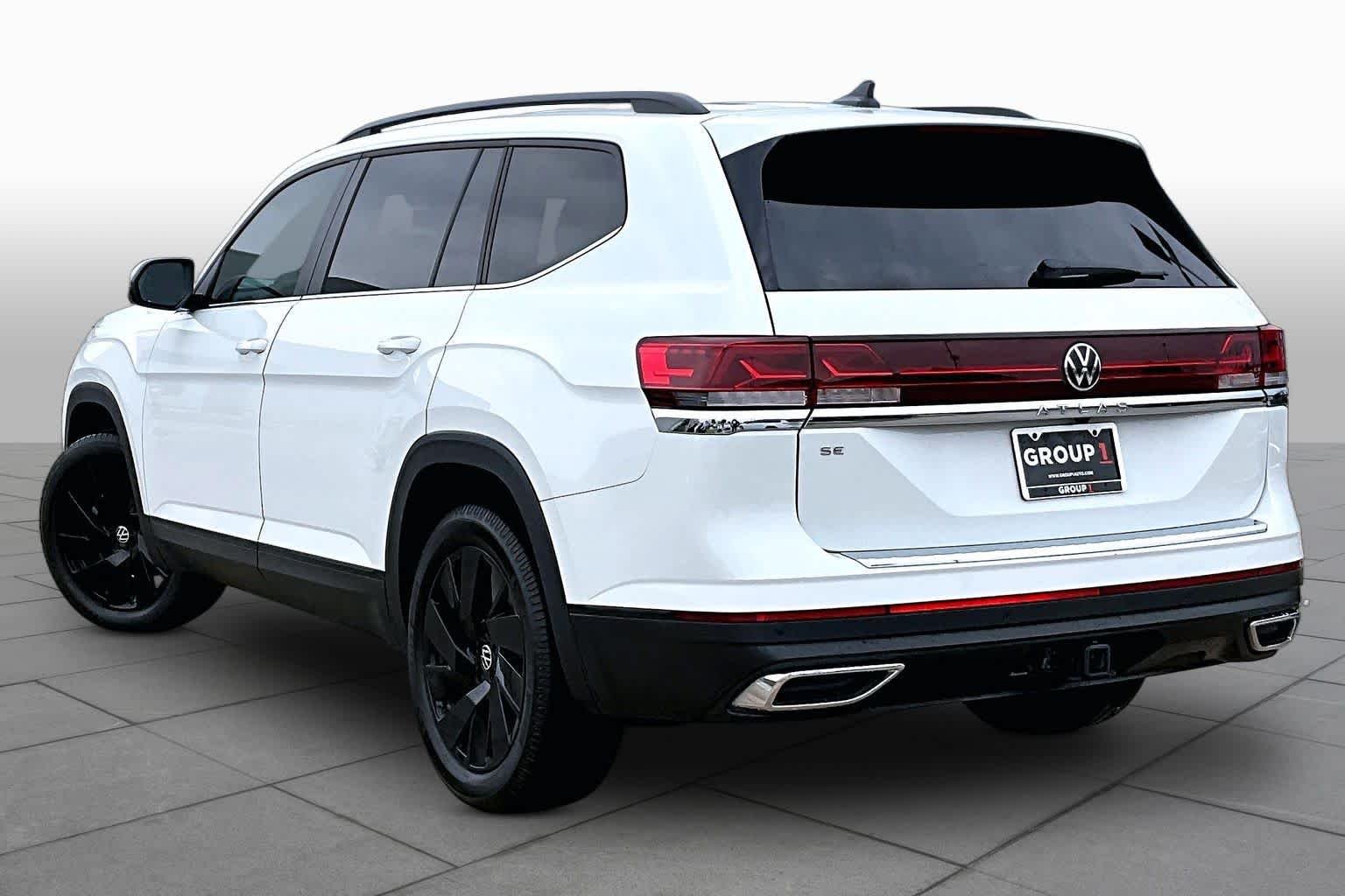 Used 2024 Pure White Volkswagen 2.0T SE w/Technology image 12