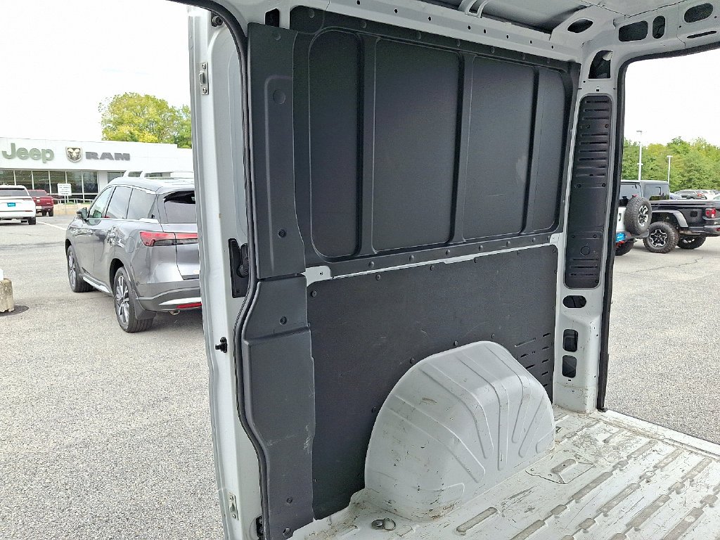 Used 2025 White Ram Base image 26