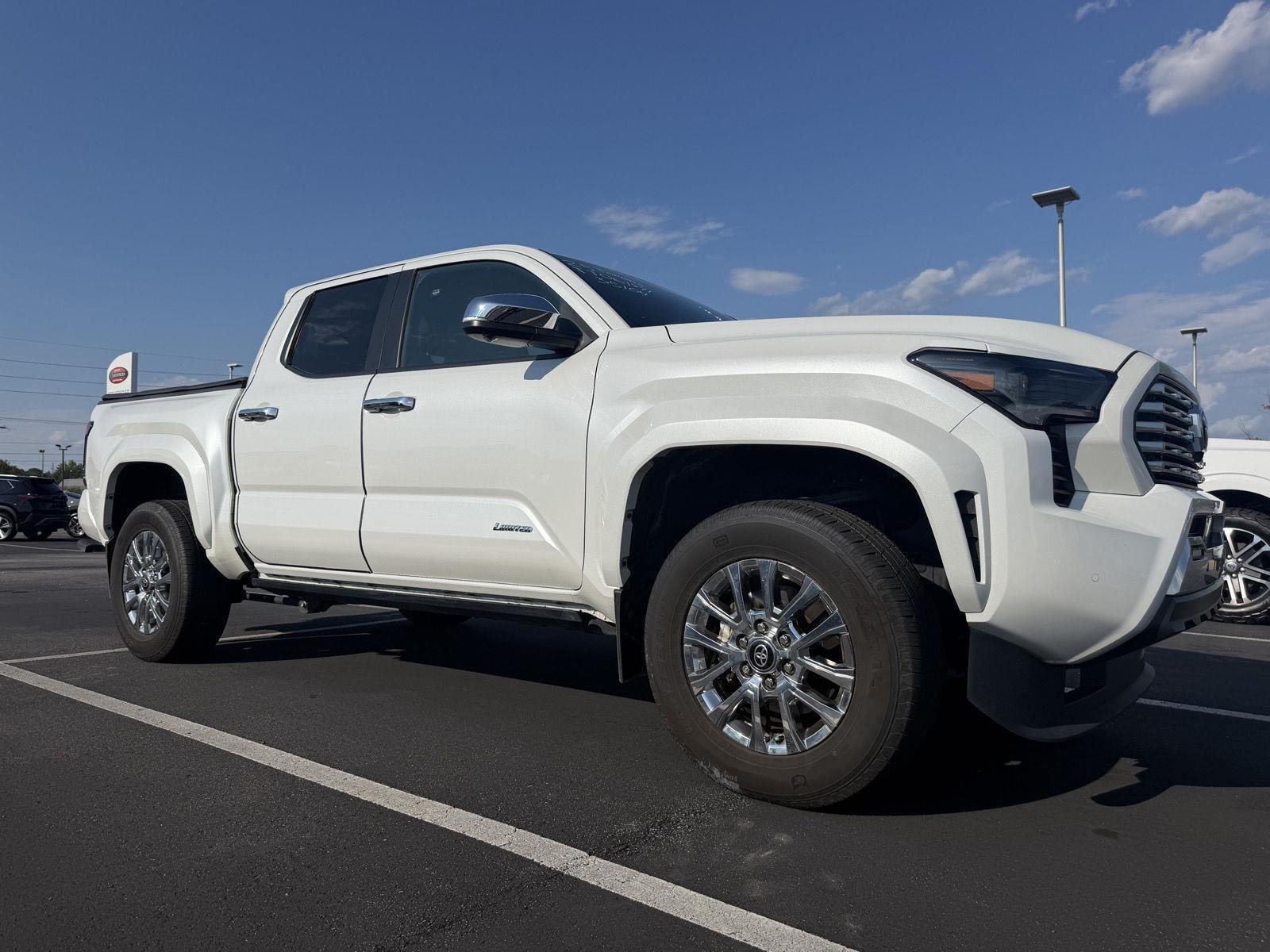 Used 2025 Wind Chill Pearl Toyota Limited image 15