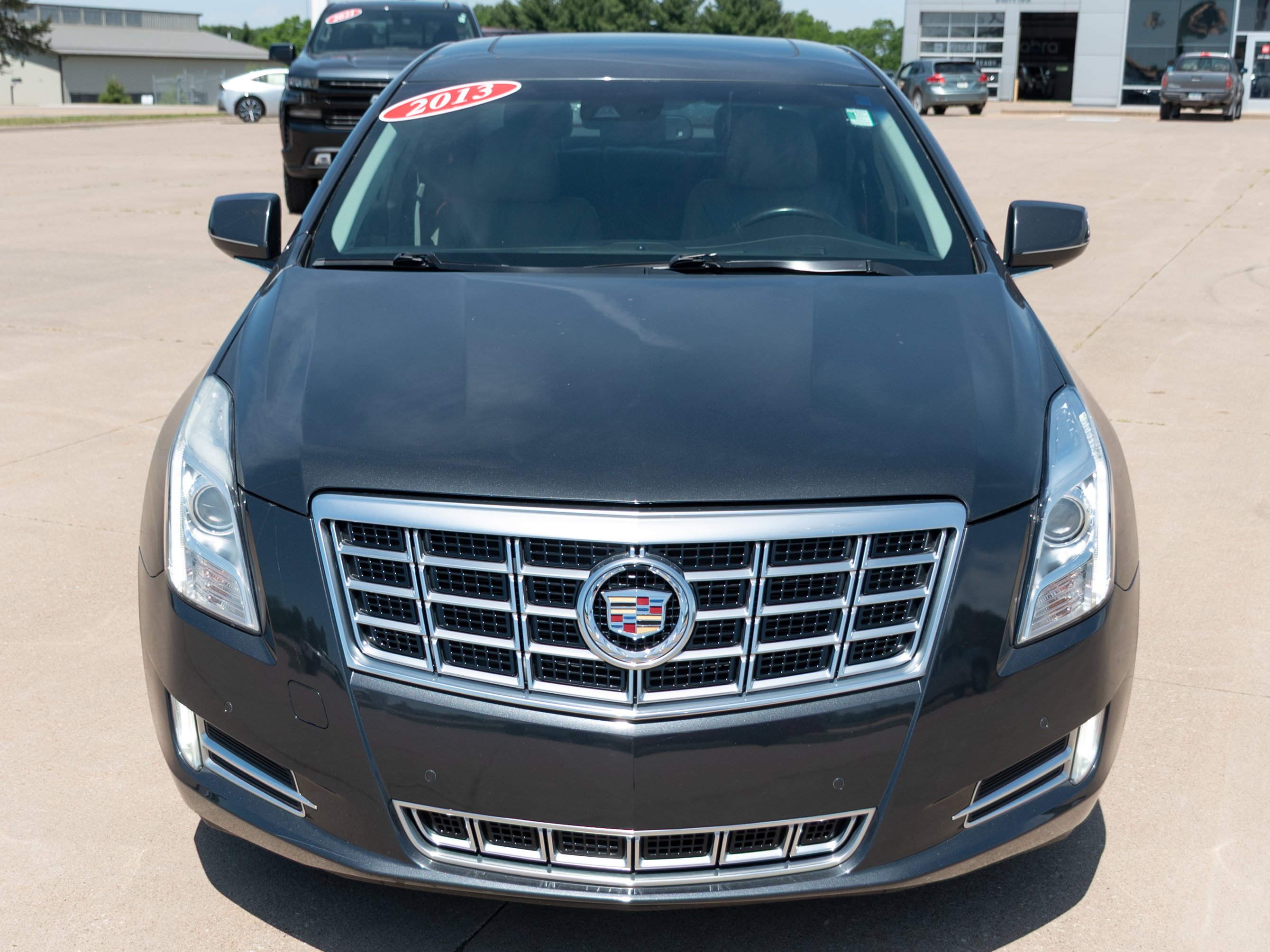 Used 2013 Graphite Metallic Cadillac Luxury image 4