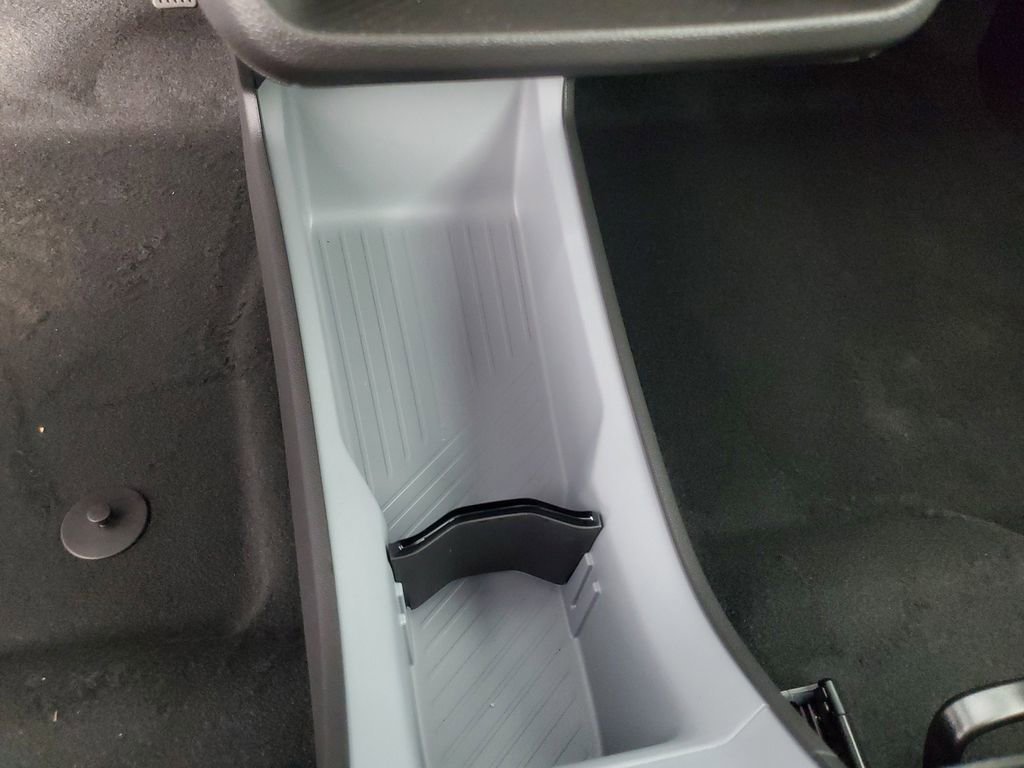 New 2027 Summit White Chevrolet LT image 17