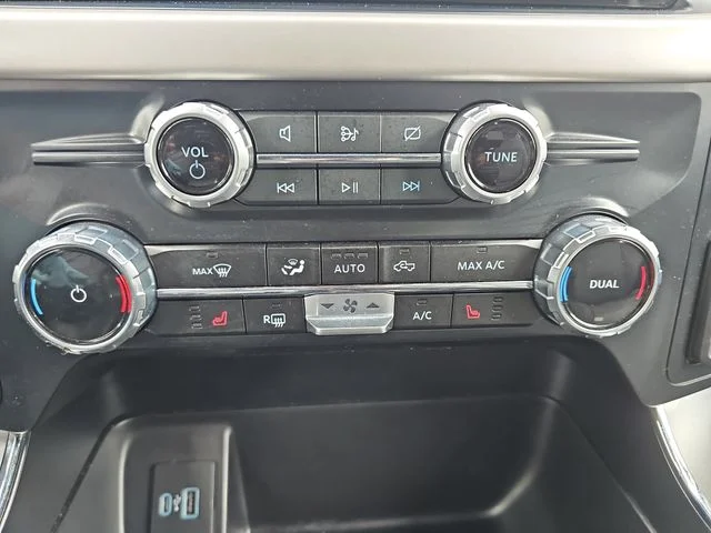 Used 2023 Black Ford XLT image 25
