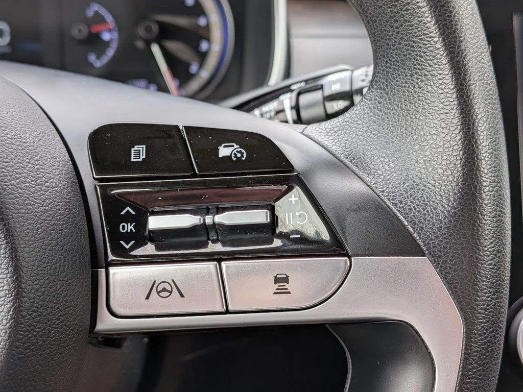 Used 2022 Gray Hyundai SEL image 16