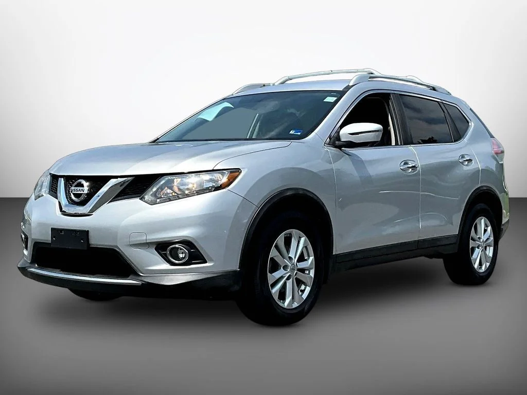 Used 2016 Brilliant Silver Nissan SV image 3