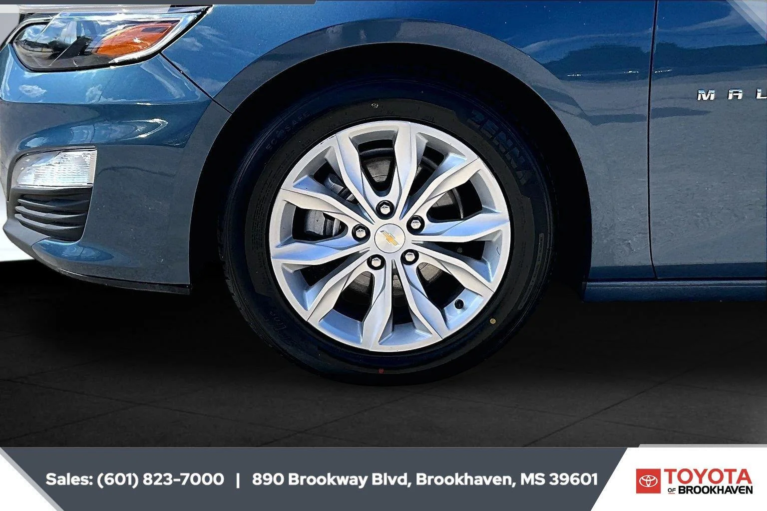 Used 2024 Lakeshore Blue Metallic Chevrolet LT image 7