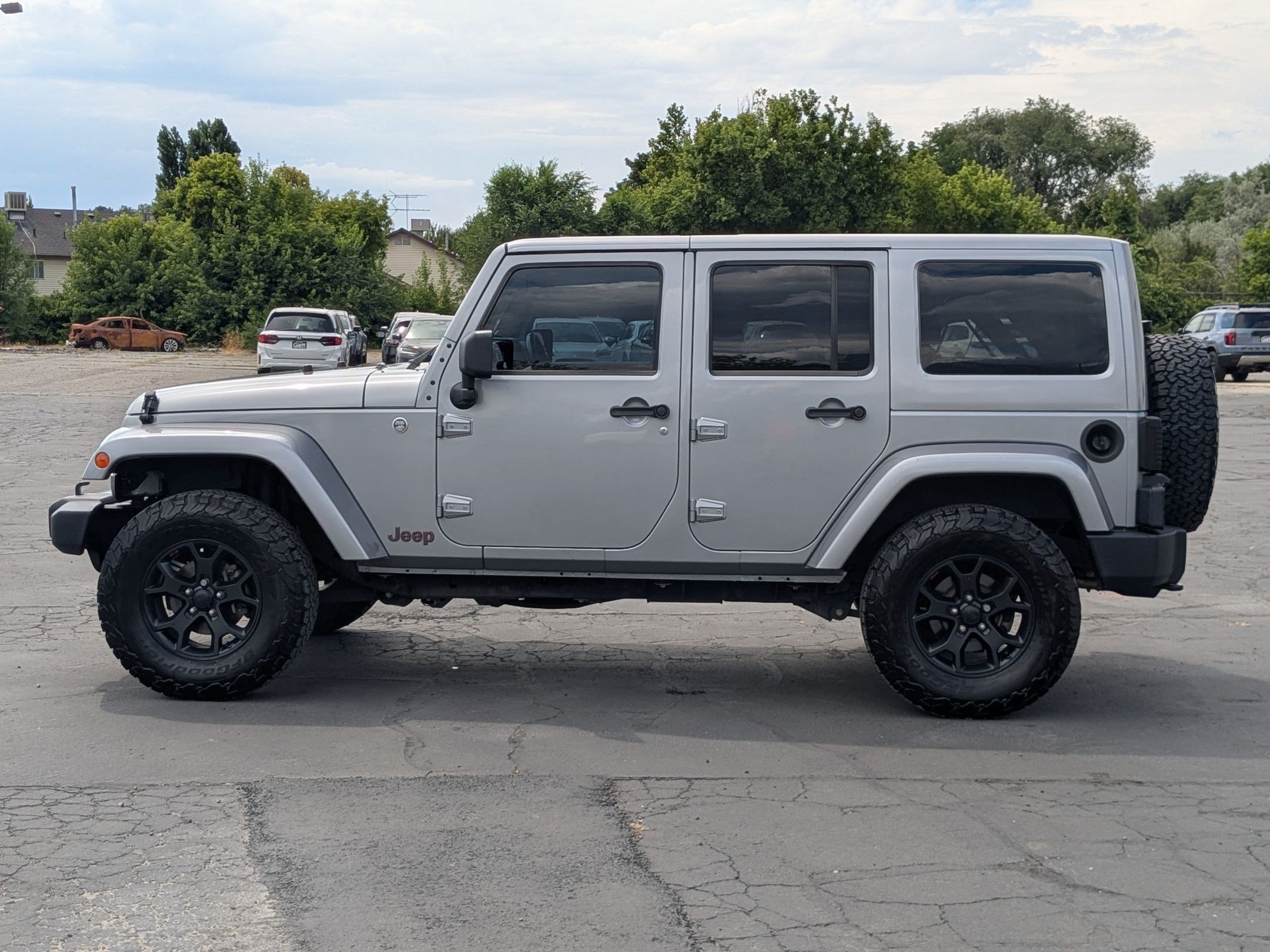 Used 2014 Billet Metallic Clearcoat Jeep Sahara image 7