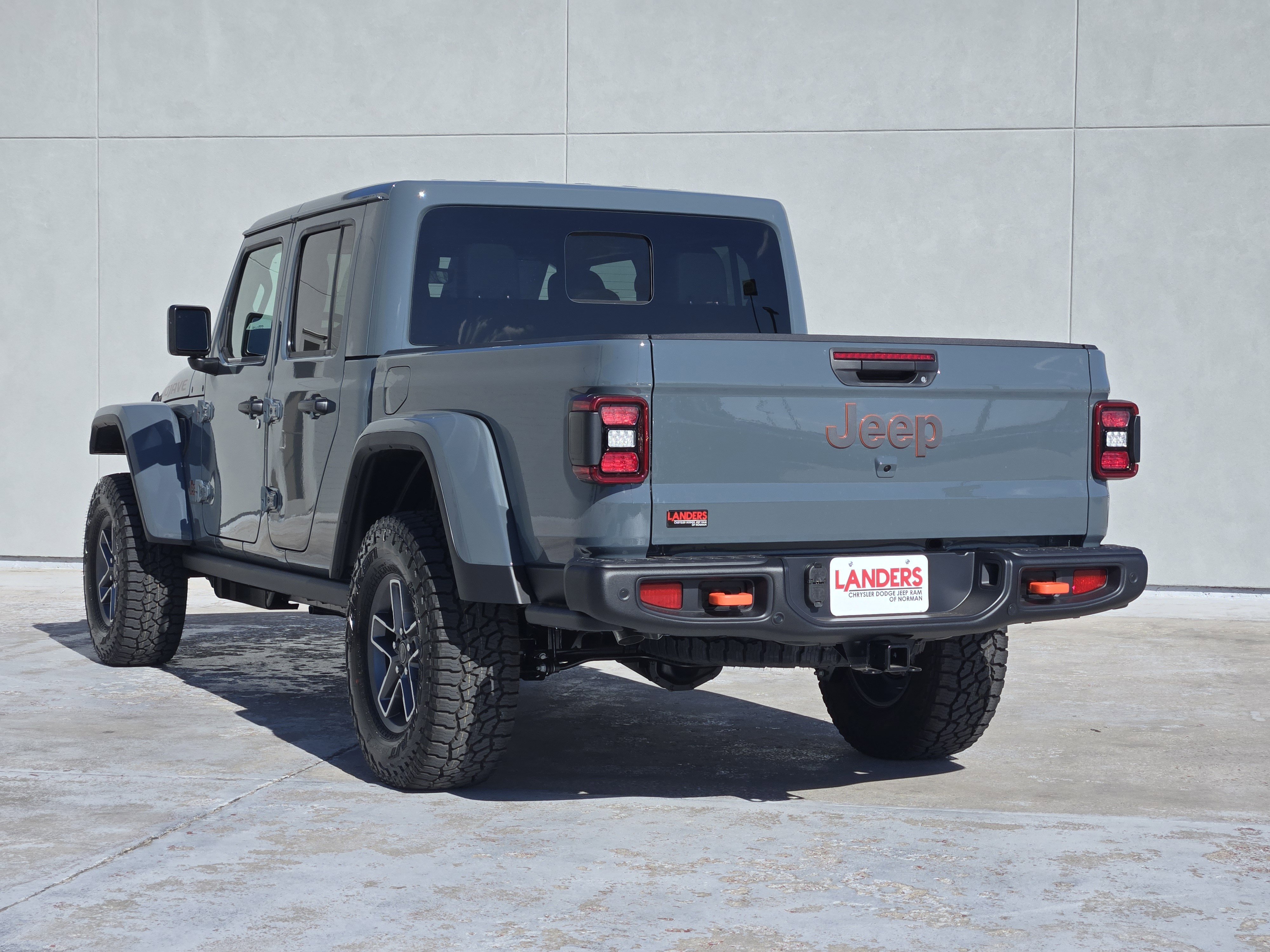 New 2026 Anvil Clear-Coat Exterior Paint Jeep Mojave X image 3