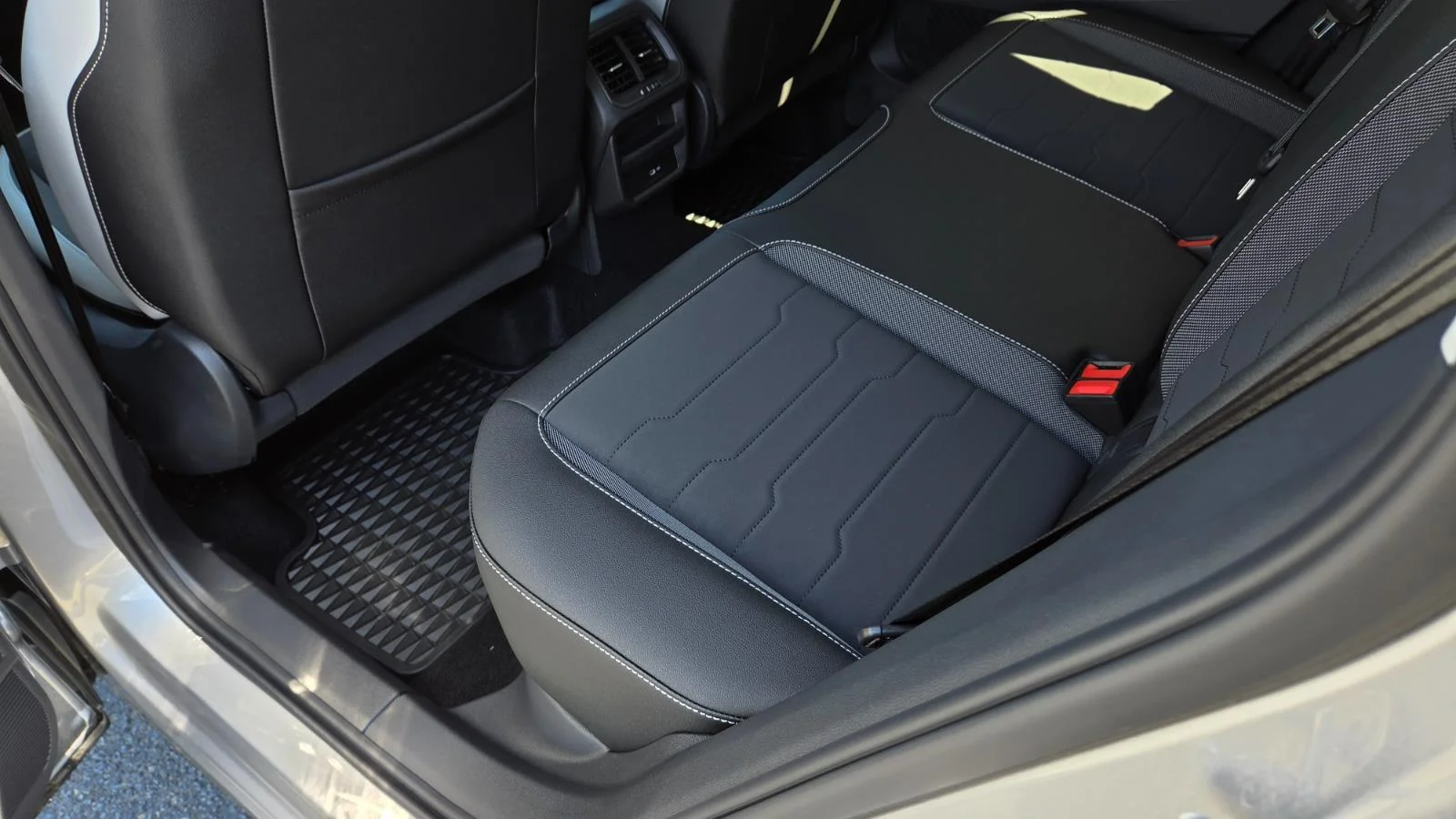 2025 Volkswagen Taos SE - Photo 44