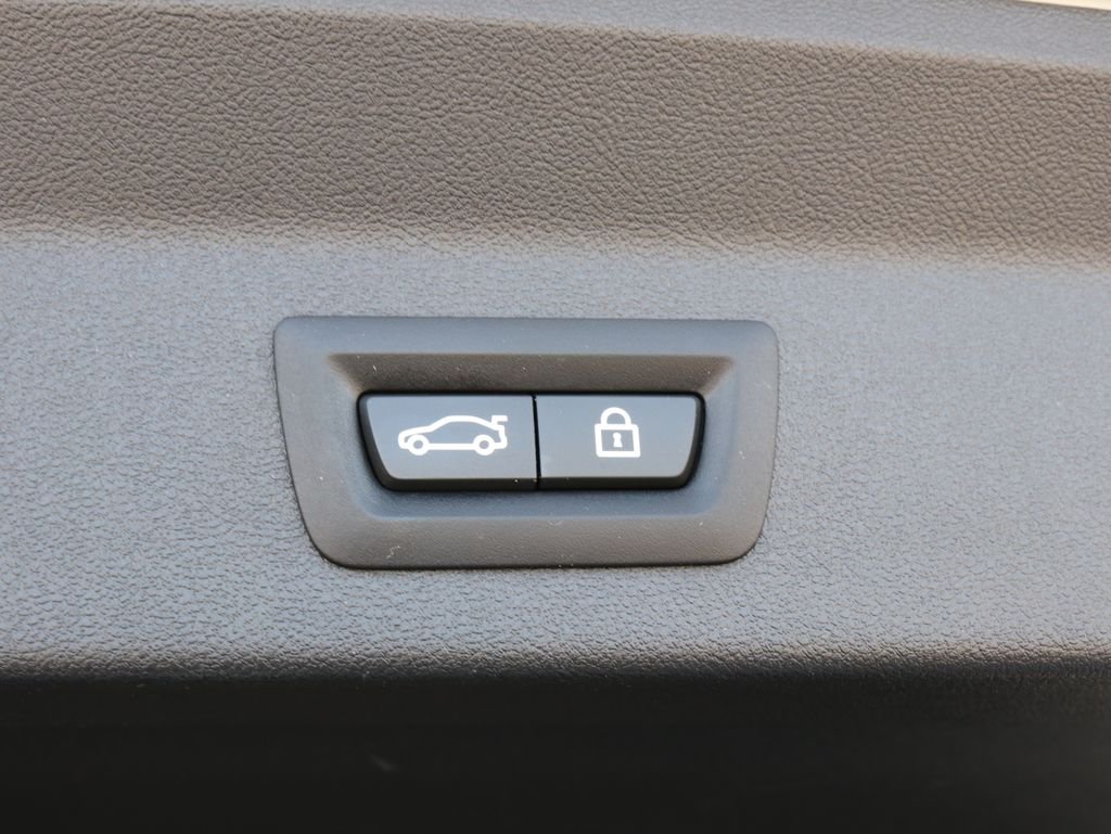 Used 2021 White BMW M image 19