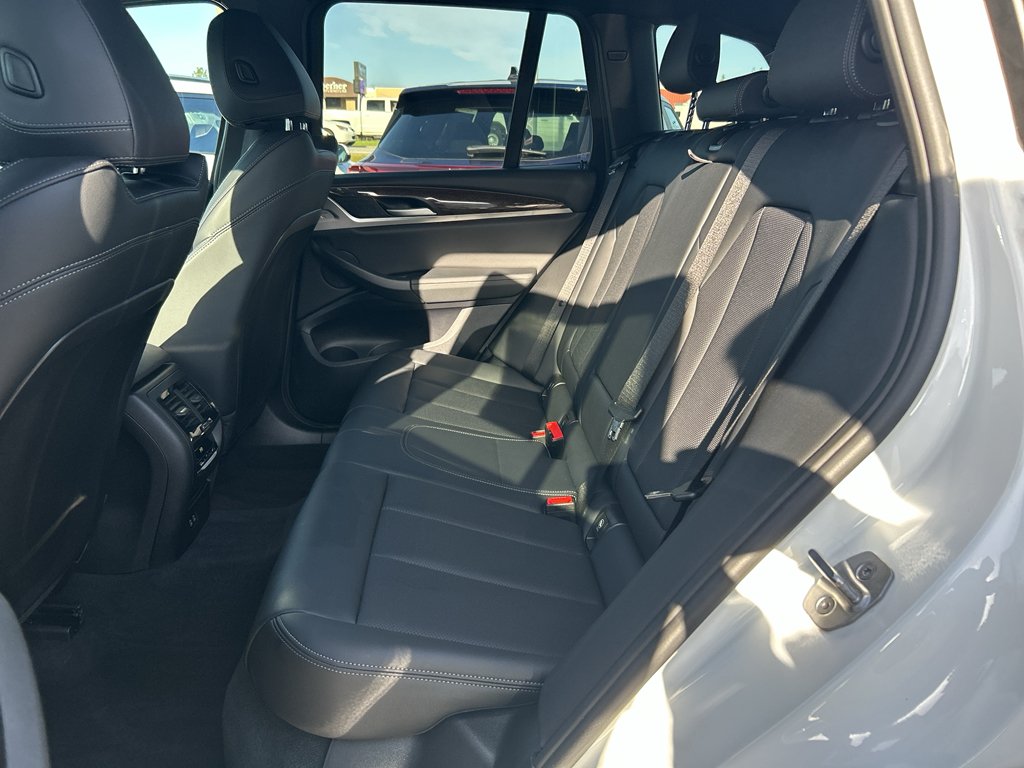 Used 2024 White BMW xDrive30i image 12