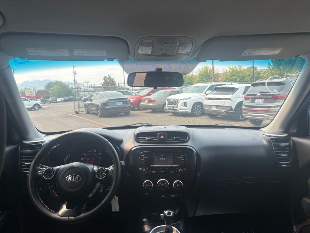 Used 2016 Blue Kia Plus image 21