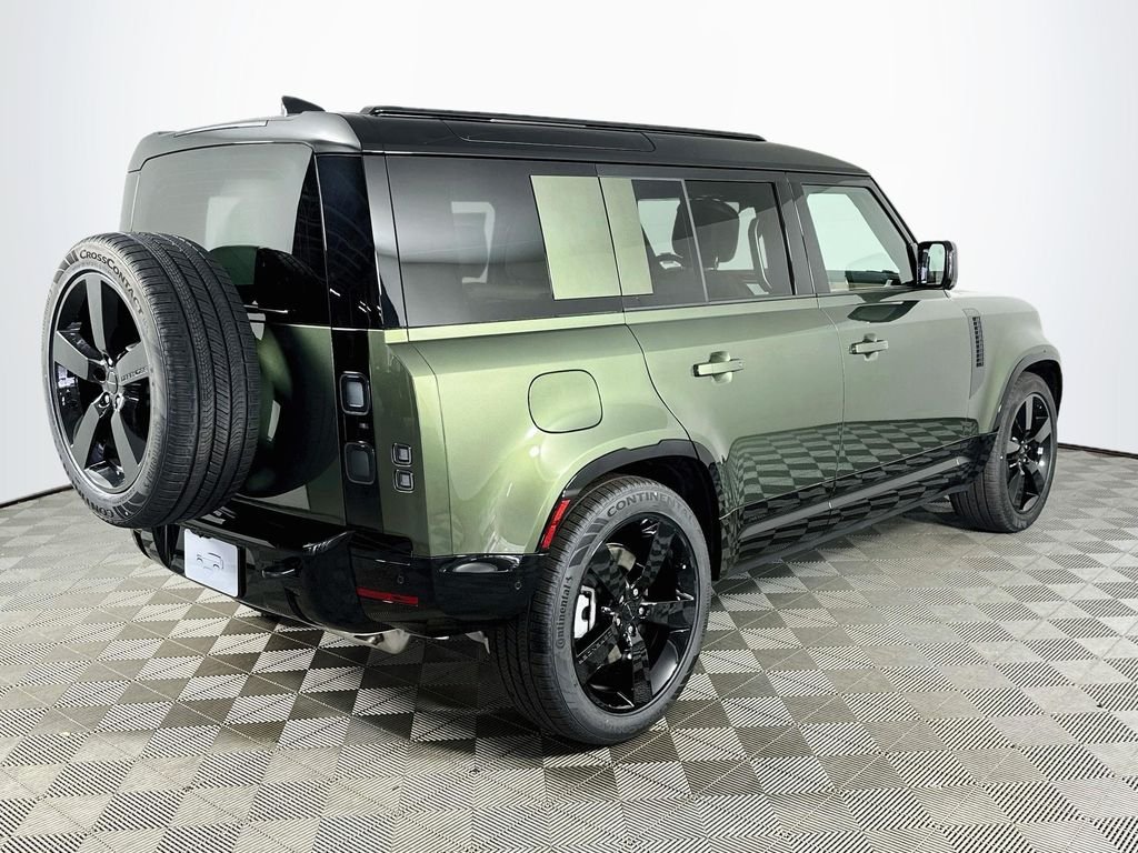 New 2026 Woolstone Green Land Rover X-Dynamic SE image 5