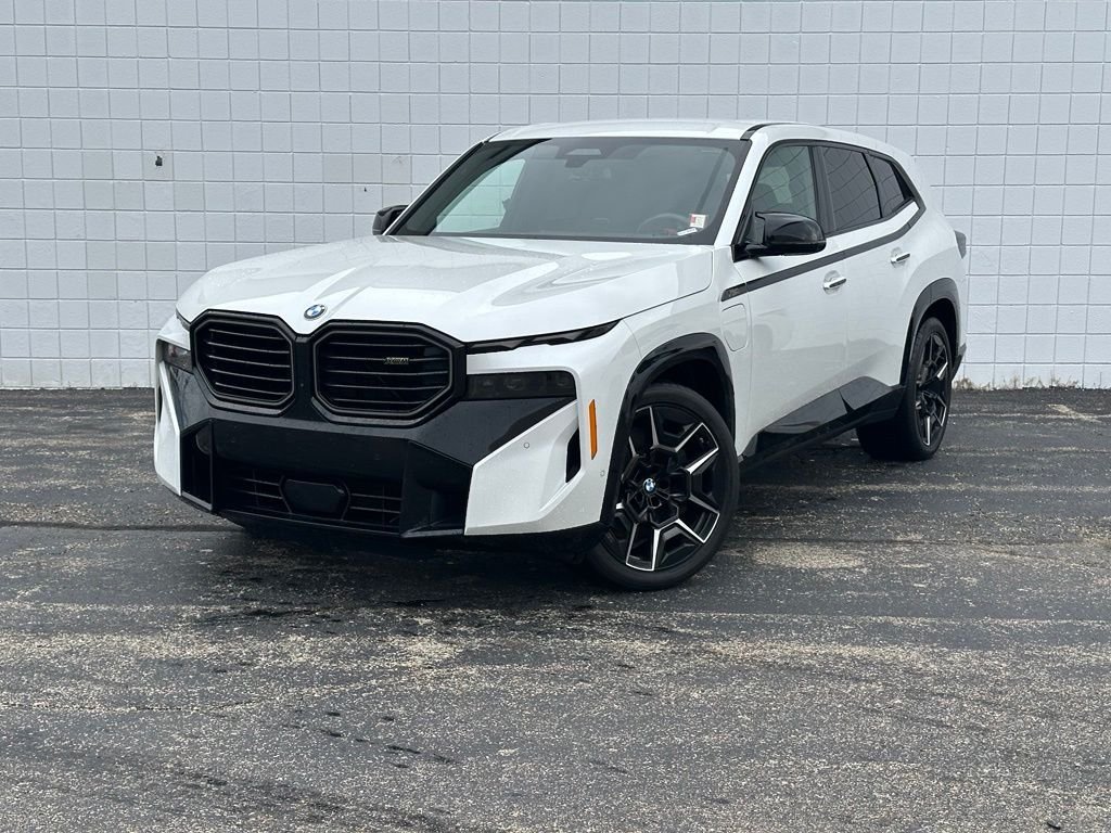 Used 2023 White Metallic BMW Base image 1