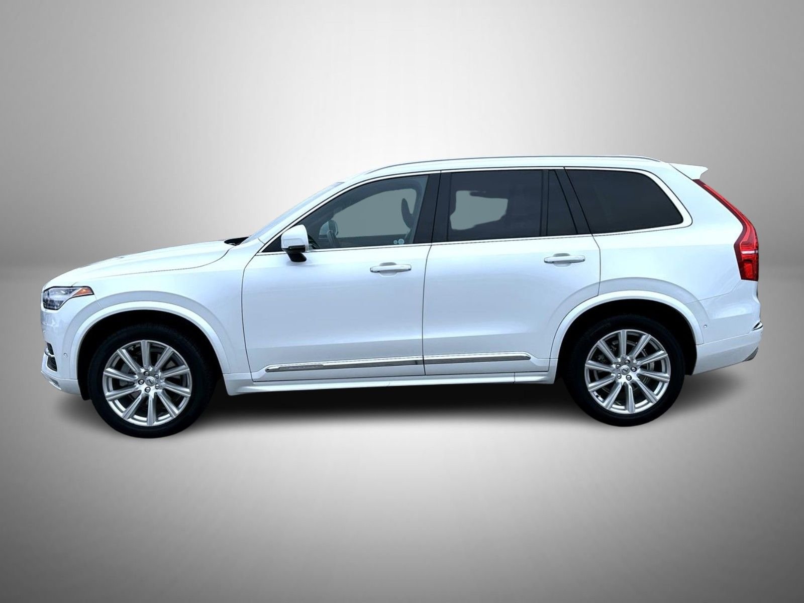 Used 2019 White Volvo T6 Inscription image 8