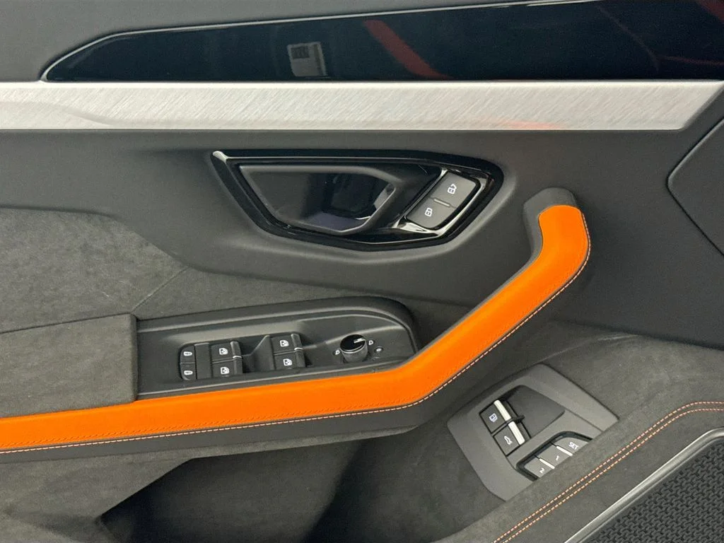 New 2026  Lamborghini SE image 18