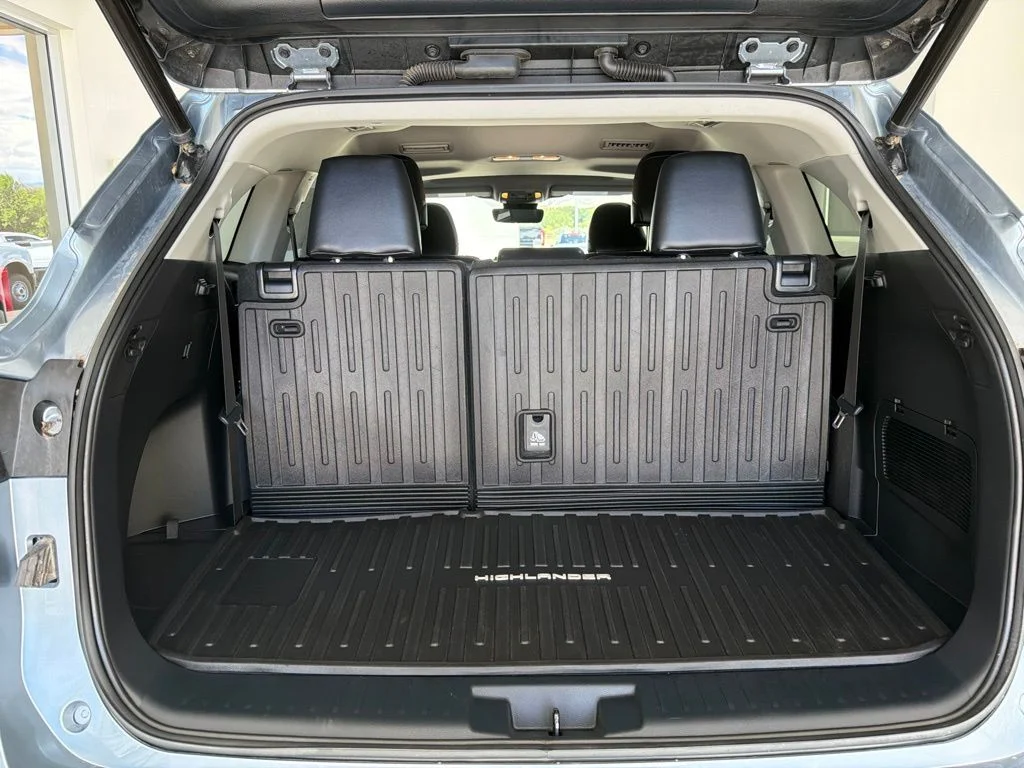 Used 2022 Moon Dust Toyota XLE image 44