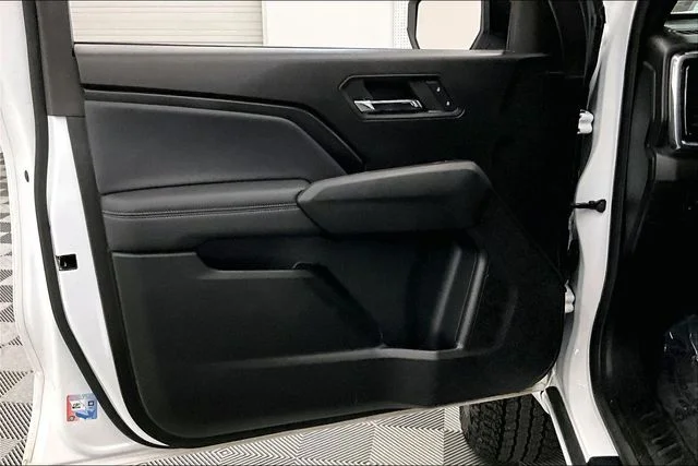 Used 2024 Summit White GMC Elevation image 20