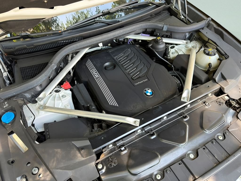 Used 2022 White BMW xDrive40i image 26