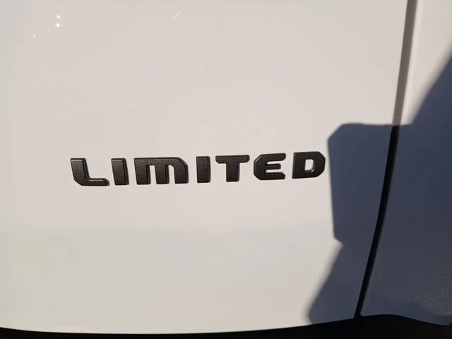 New 2026 Bright White Clear-Coat Exterior Paint Jeep Limited image 8