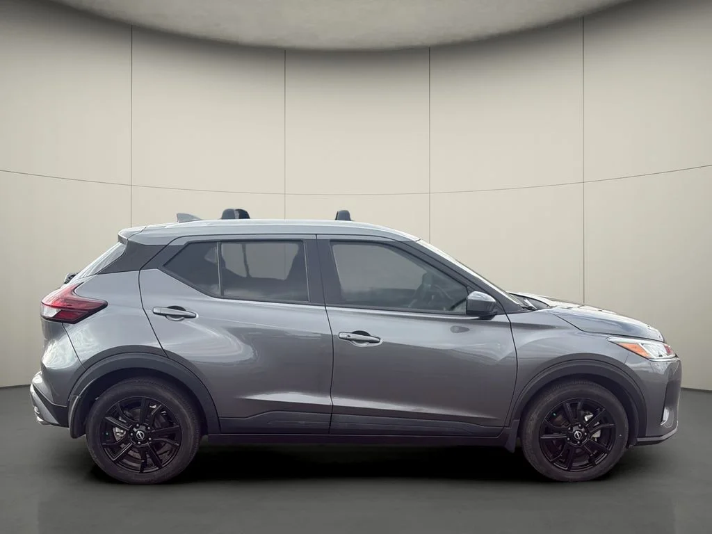Used 2024 Gray Nissan SV image 8