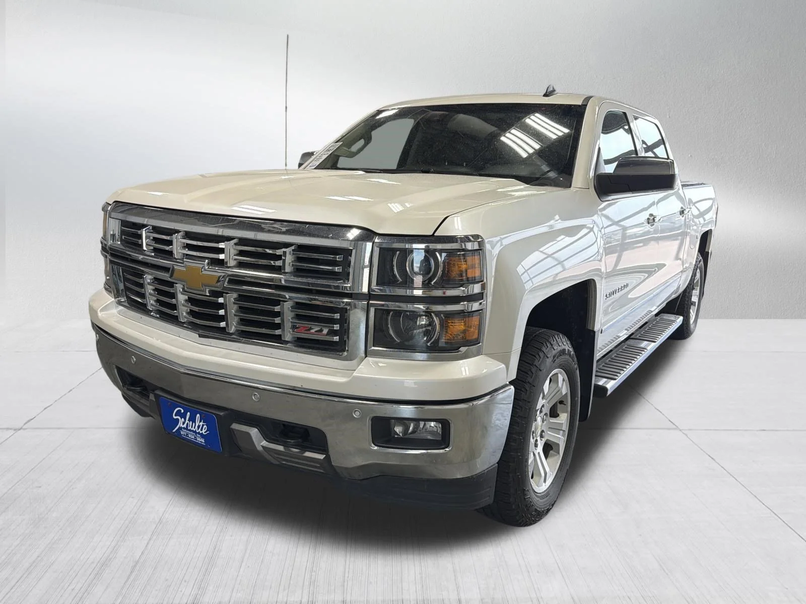Used 2014 White Diamond Tricoat Chevrolet LTZ image 3