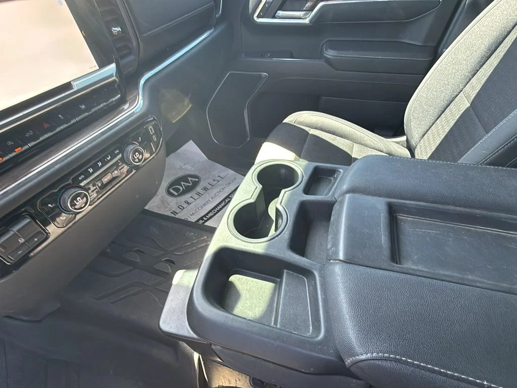 Used 2024 Summit White Chevrolet LT image 20