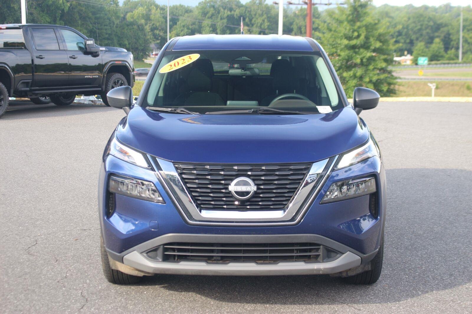 Used 2023 Blue Nissan S image 2