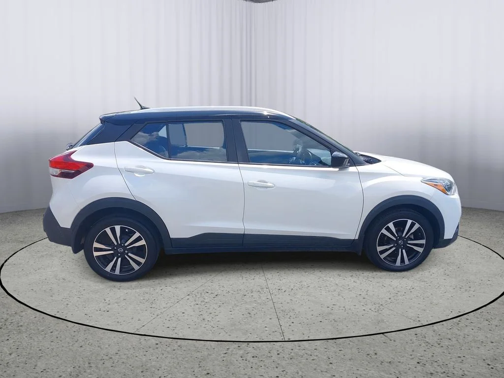 Used 2020 White Nissan SV image 2