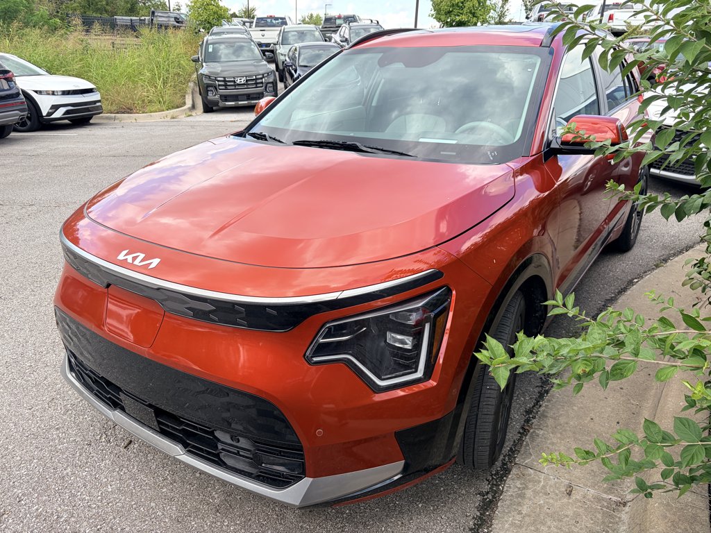 Used 2023 Fire Orange Kia Wave image 1