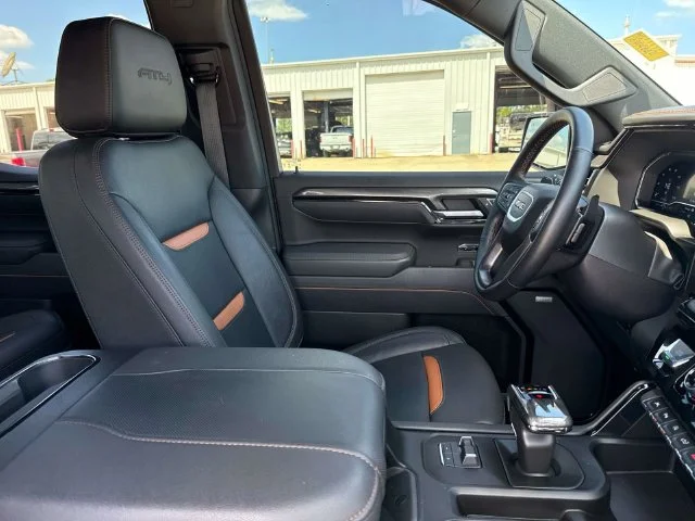 Used 2025 White GMC AT4 image 21