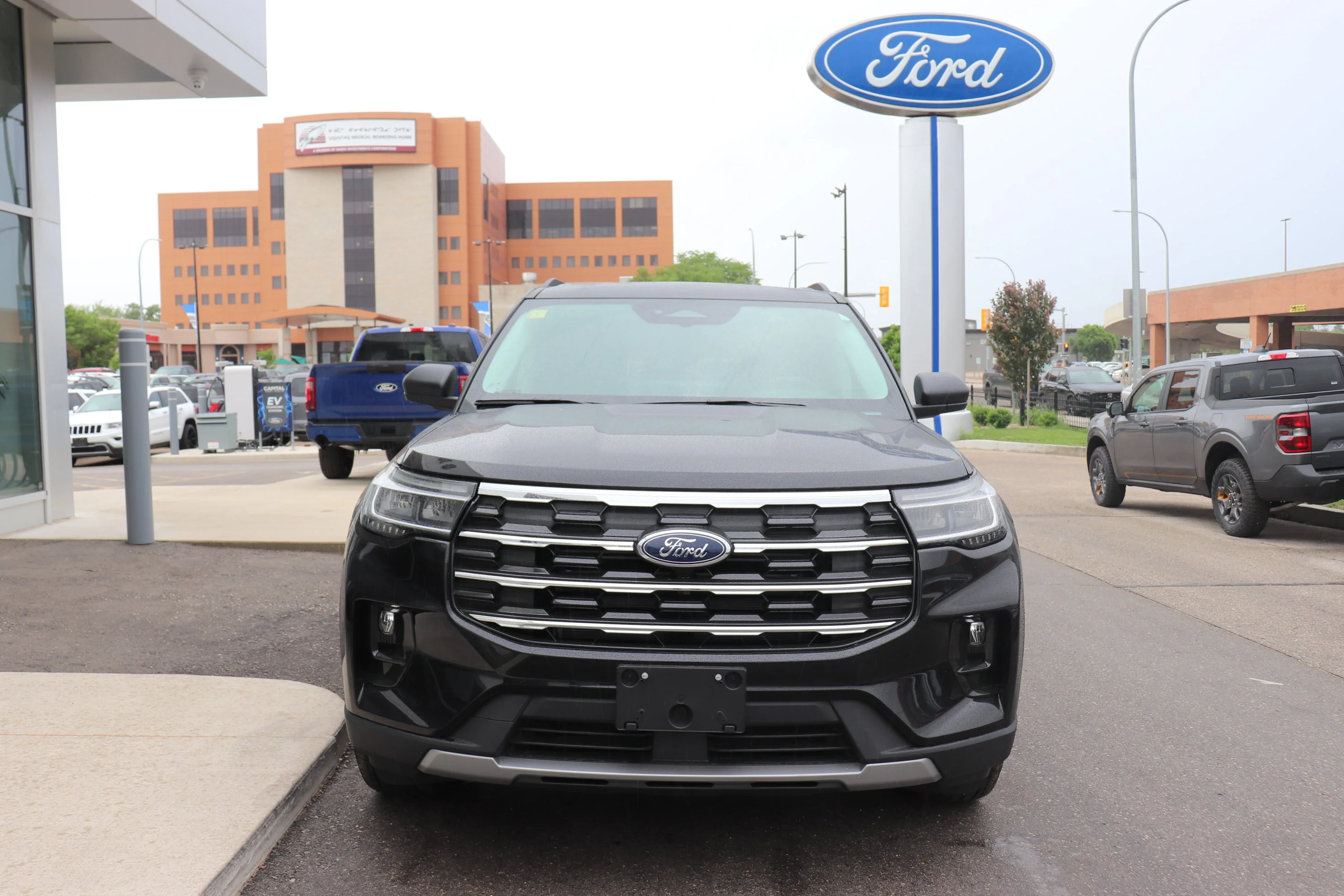 New 2026 AGATE BLACK Ford Active w/200A Pkg image 2