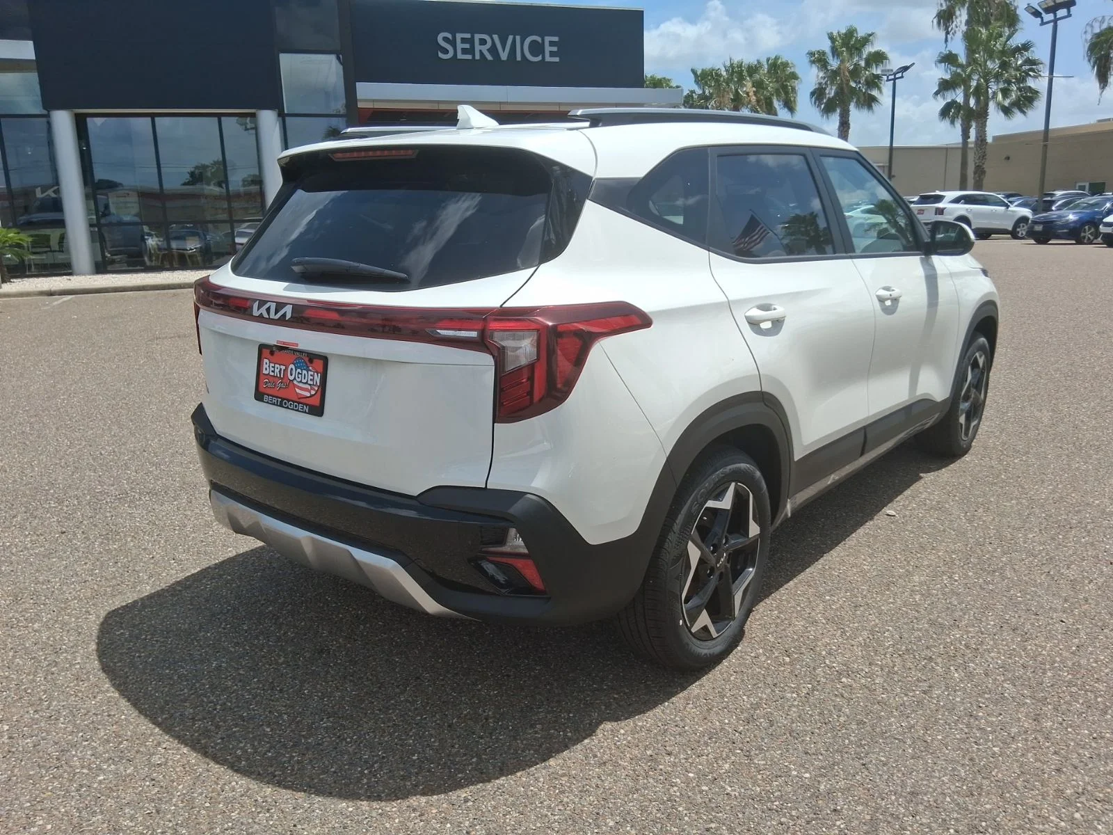 New 2026 White Kia S image 4