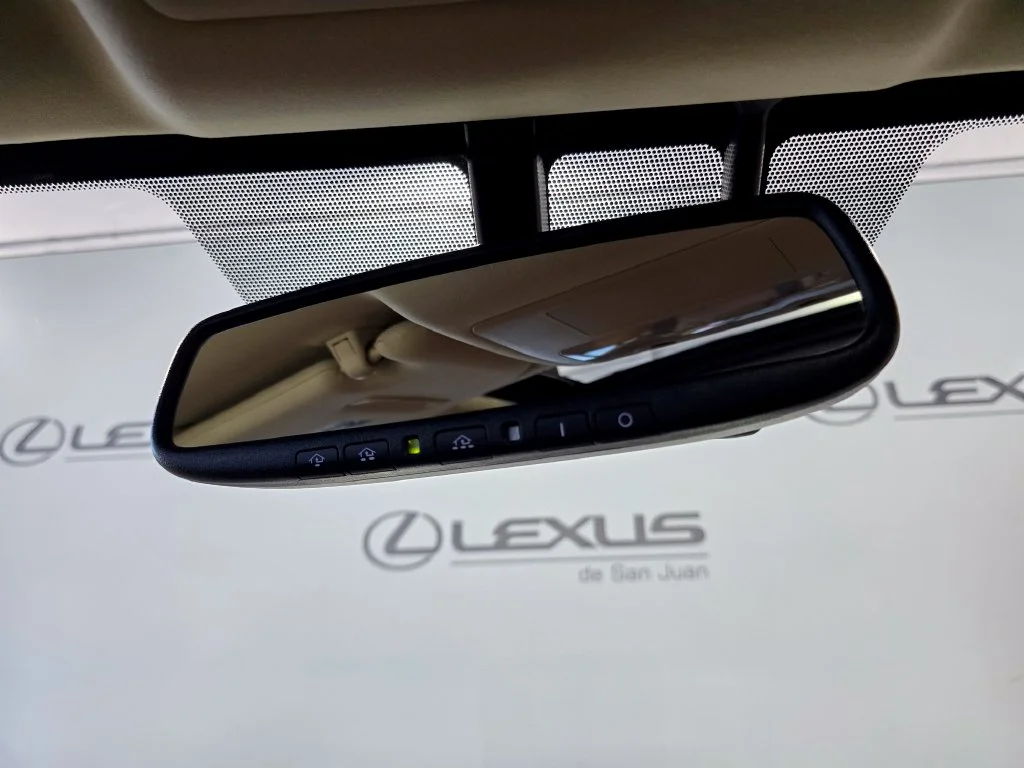 Used 2016 White Lexus 200t image 20