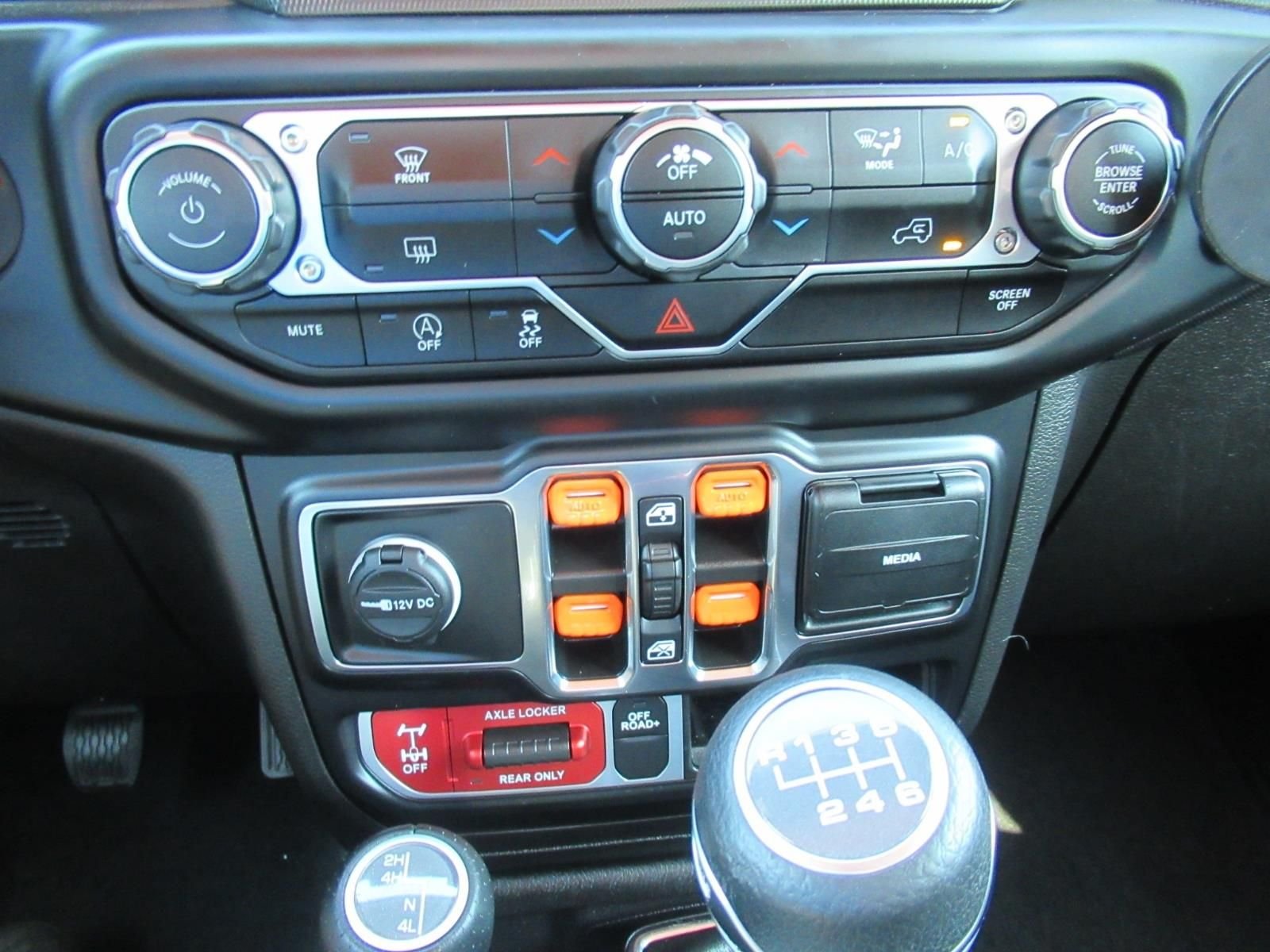 Used 2022 White Jeep Mojave image 30
