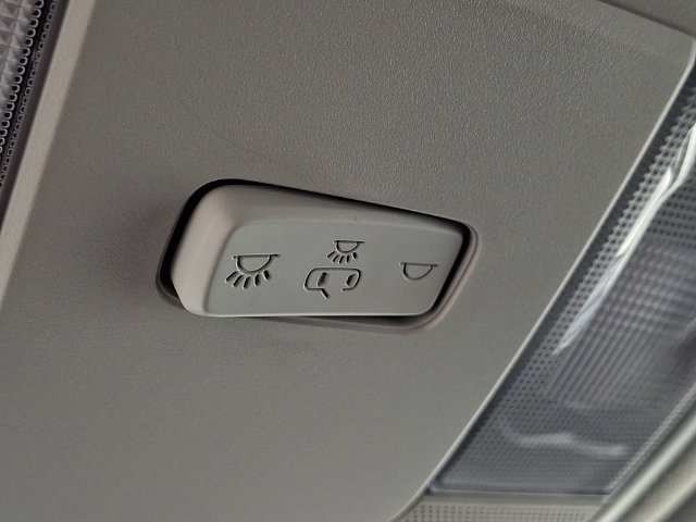 Used 2021 White Kia LX image 29