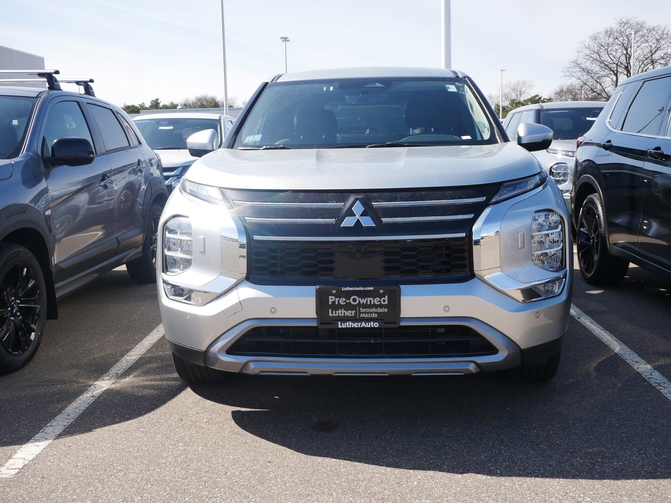 Used 2025 Mitsubishi Outlander SE with VIN JA4J4VA83SZ015143 for sale in Brooklyn Center, Minnesota