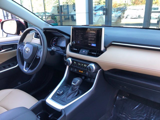 Used 2024 Pearl Toyota XLE Premium image 18